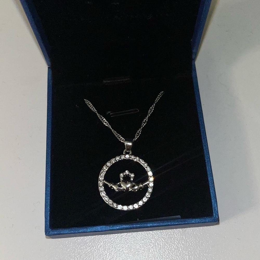 GlenCara Claddagh Celtic Necklace